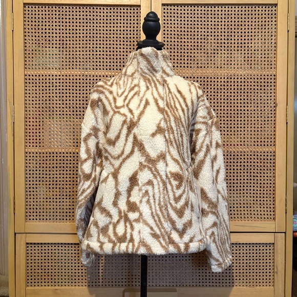 NWT Haven Sherpa Fleece Jacket Womens M Beige White Zebra Print  Zip Cozy Warm - Picture 1 of 4